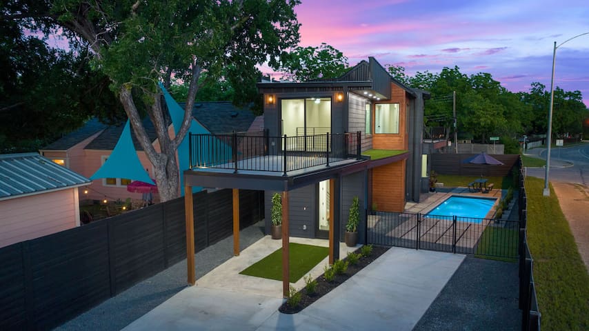 Luxury Downtown, UT Games, Pool, 6 Cars