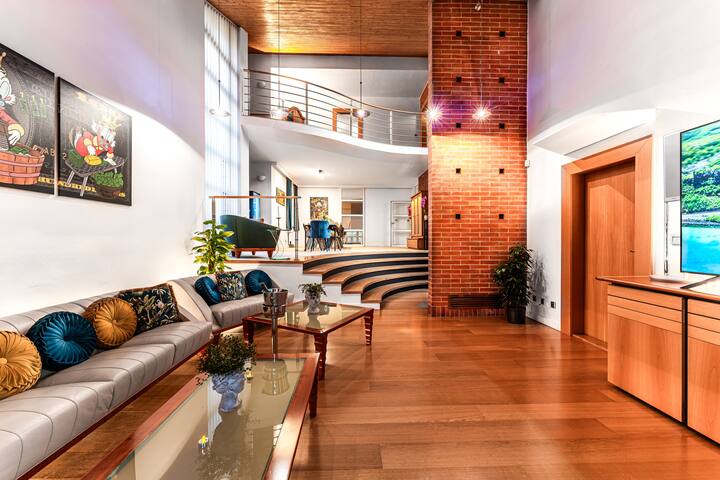 Amazing villa pool sauna hot tube & free parking gallery image 4