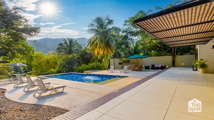 TopSpot®´s Most Coveted Property / 300 + Reviews!