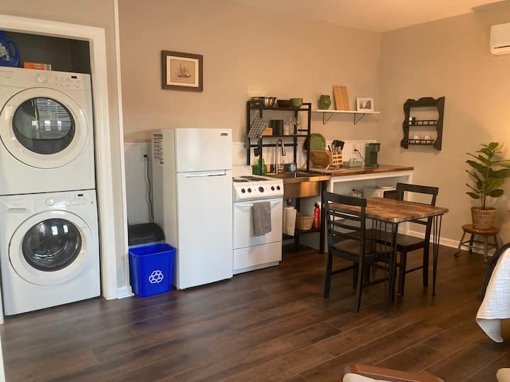 Carriage House Green Suite - Savannah