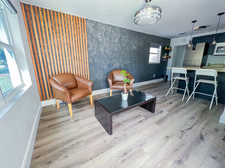 Modern Miami Airport Guesthouse - Miami