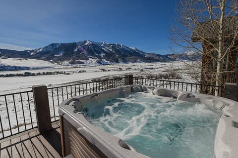 New! Home on 15 Acres with Hot Tub + Amazing Views
