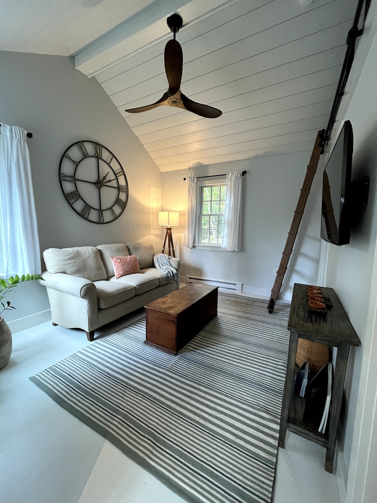 Popular Airbnb listing: Cozy Cottage Getaway in Glens Falls