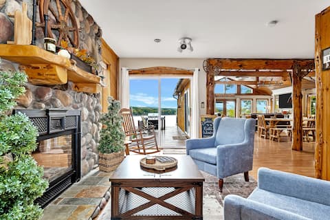 Beautiful Lakefront Home on Sacandaga Lake w/ Pool