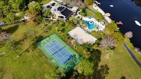 2 Home Sport Complex W/ Private Lake & Theater!