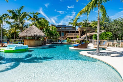 2 Home Sport Complex W/ Private Lake & Theater!