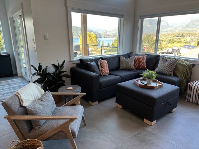 Beachview Retreats Luxury w/ Hot tub & View gallery image 2