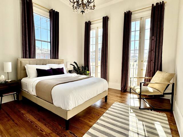 Elegant Garden District 4BR Home gallery image 4