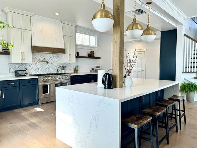 Elegant Garden District 4BR Home gallery image 2