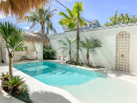 White House: Tropical Oasis Villa in Canggu