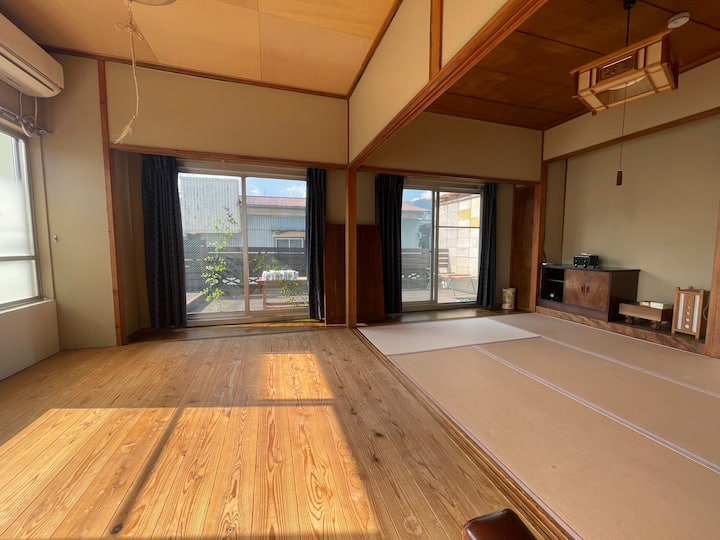 关闭大厅滑动门后，将入住独立房间。