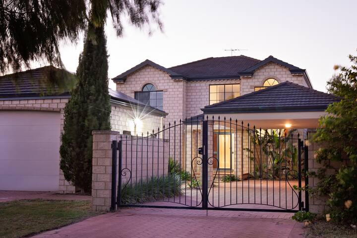 Waterfront Bliss: Serenity & Adventure Await! gallery image 2