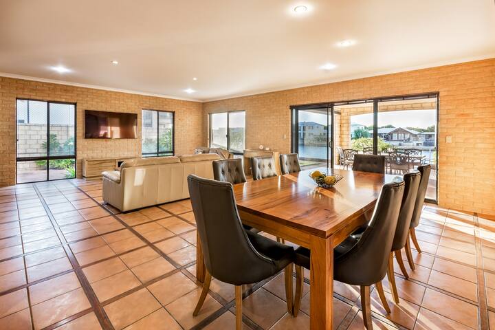 Waterfront Bliss: Serenity & Adventure Await! gallery image 5