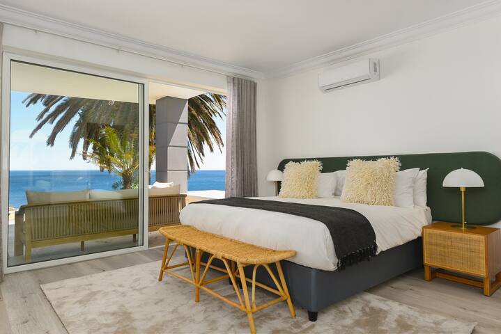 Lux 3 Bedroom Camps Bay | Private Pool | Sea View gallery image 5