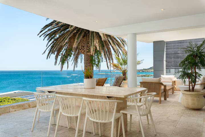 Lux 3 Bedroom Camps Bay | Private Pool | Sea View