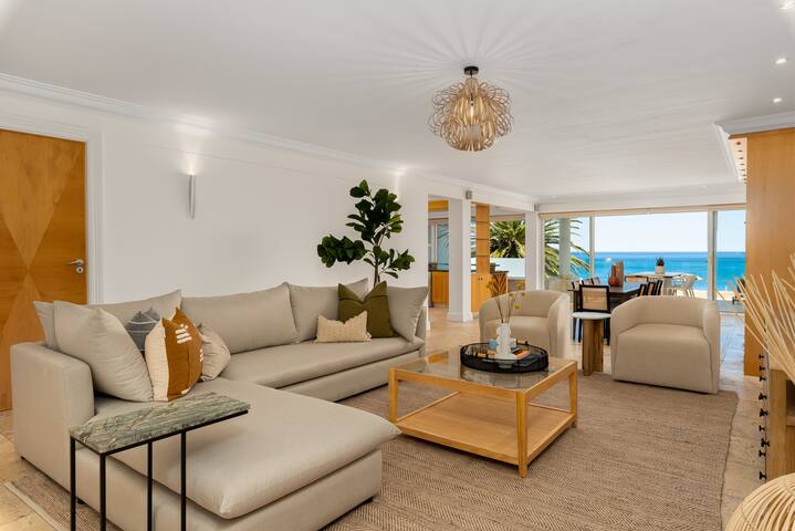 Lux 3 Bedroom Camps Bay | Private Pool | Sea View gallery image 3