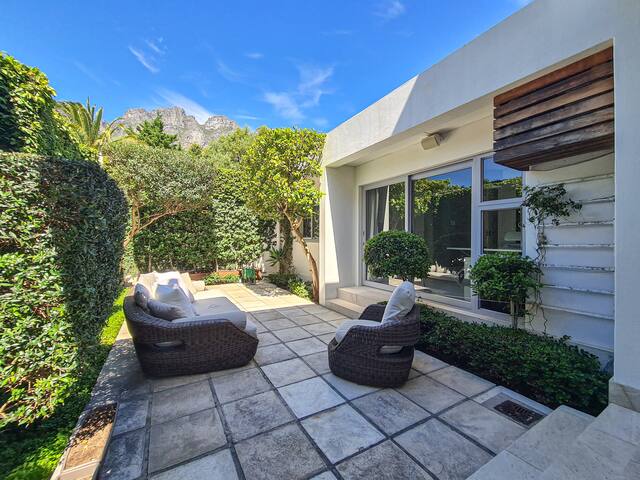 Luxurious Camps Bay Escape gallery image 5