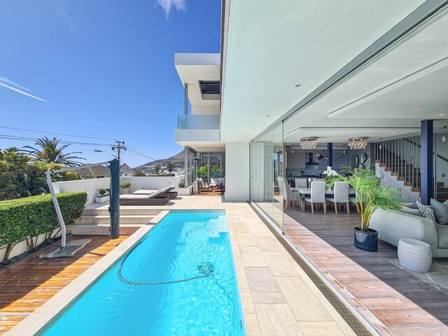 Luxurious Camps Bay Escape gallery image 3