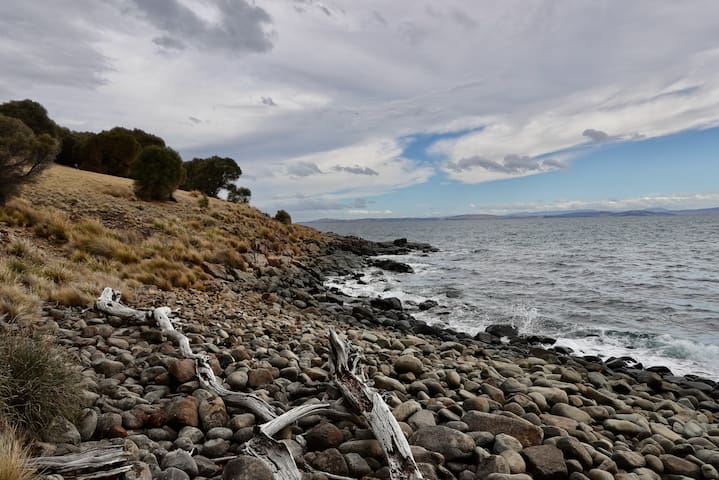 Eco Waterfront Seclusion – Carlton Bluff House gallery image 4