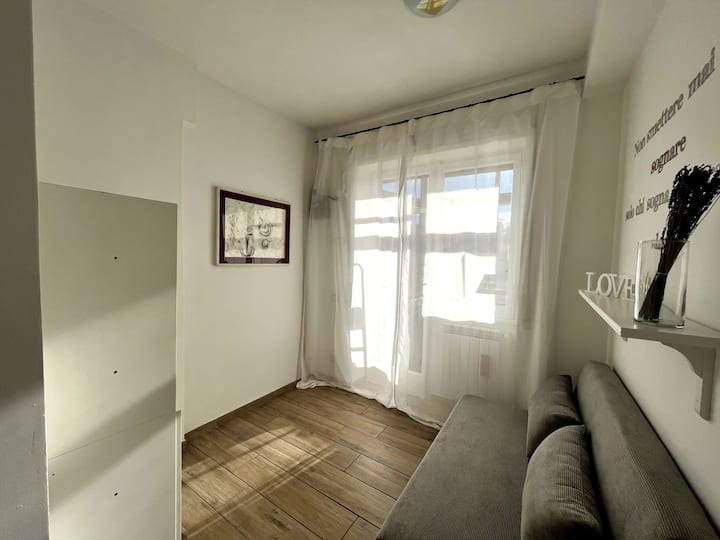 Საძინებელი 2 ვერანდა-ლავანდერიის ხედით