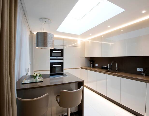 Incredible Covent Garden Duplex gallery image 3