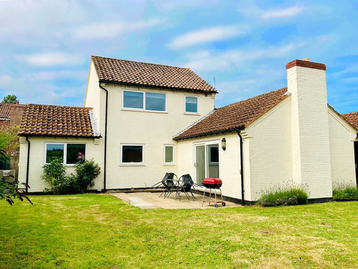 Popular Airbnb listing: Royal Coast Retreats, Dunlin, Brancaster in Brancaster