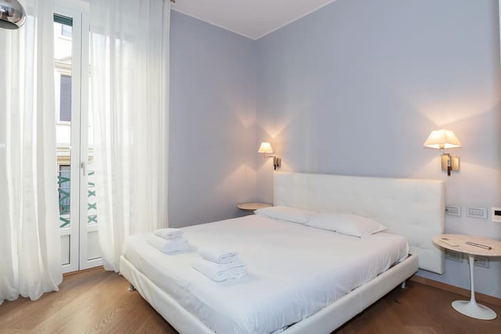 [IHost Luxury Flat] 750mt from San Babila gallery image 3