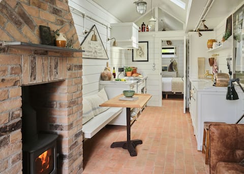 Narrow House Bespoke Apartment