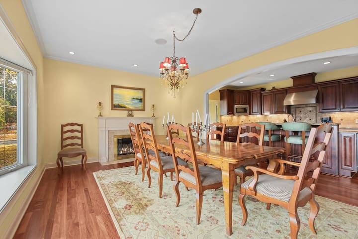 Executive Home in Edina gallery image 2