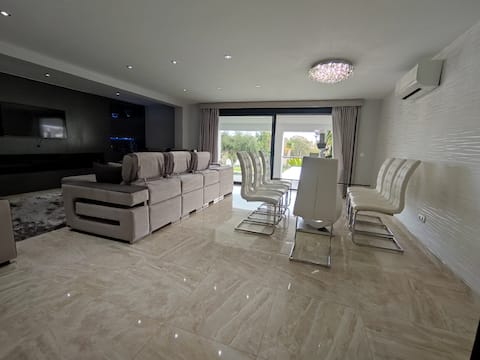 Propiedad de Airbnb exitosa: Costa del Sol luxury villa with pool-jacuzzi en San Jerónimo