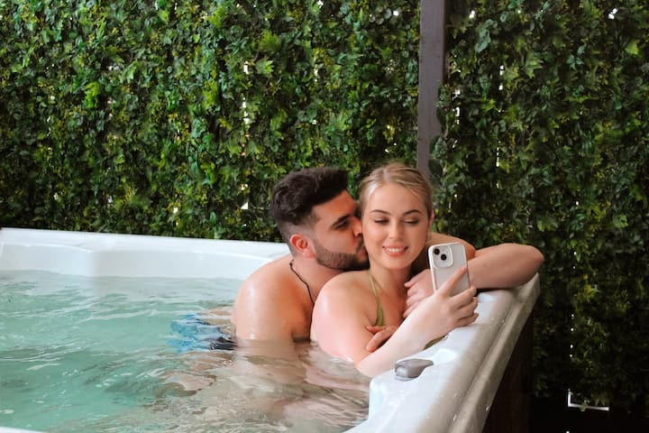 Private Home · Hot Tub · Sauna · Cinema | Top 5%