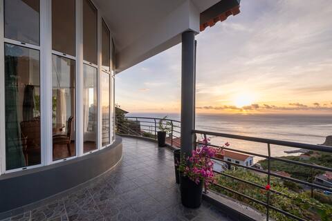 Almada's House by GALMI