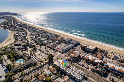 Successful Airbnb property: Newly Designed 2-Story Condo 1 Block to the Beach! in Pacific Beach