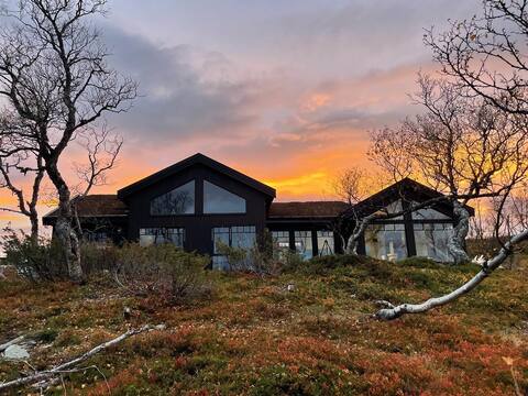 Unassuming cabin at Trollheimen