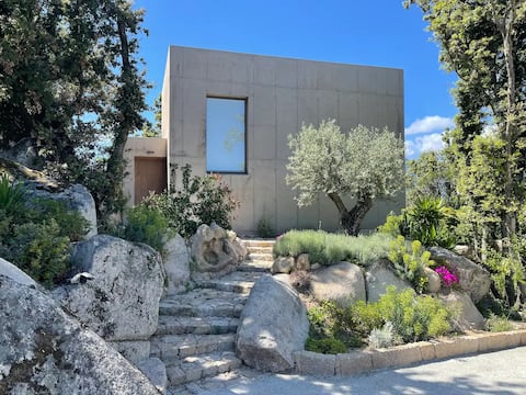 Architect's villa in an exceptional setting