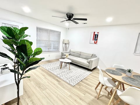 Top Airbnb: Minimalist |King Bed |By Downtn |Fenced |TrinityG in Los Altos