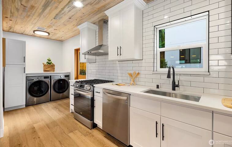 CityView by Urban Upscale (Main FL+3rd+PH w/ View) gallery image 5