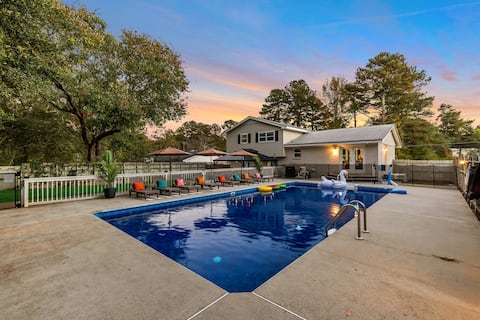 Atlanta Luxury Pool & Game Home w/ Fire Pit