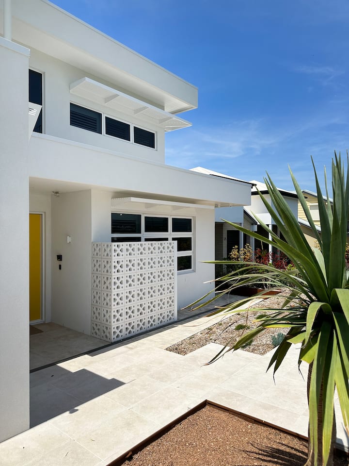 Green Door Kiamaeco luxury, views, 1 dog, EVC Houses for Rent in