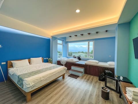 Sleep by the sea homestay "Blue Sea View Quadruple Room"