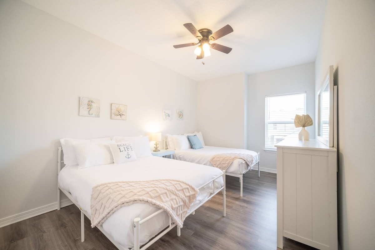 Спална соба бр. 3 со два полни кревета