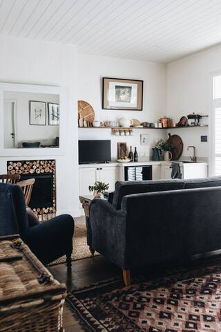 Charleston Cottage gallery image 2