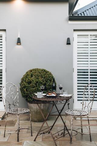 Charleston Cottage gallery image 5