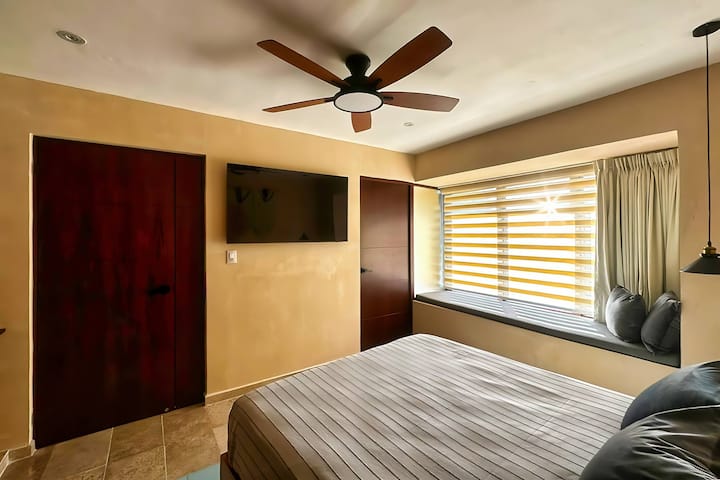 All TVs have 4K Ultra HD You can store the credentials of your personal streaming services, keep watching your movies like at home... and have your credentials automatically clear the day of your departure.