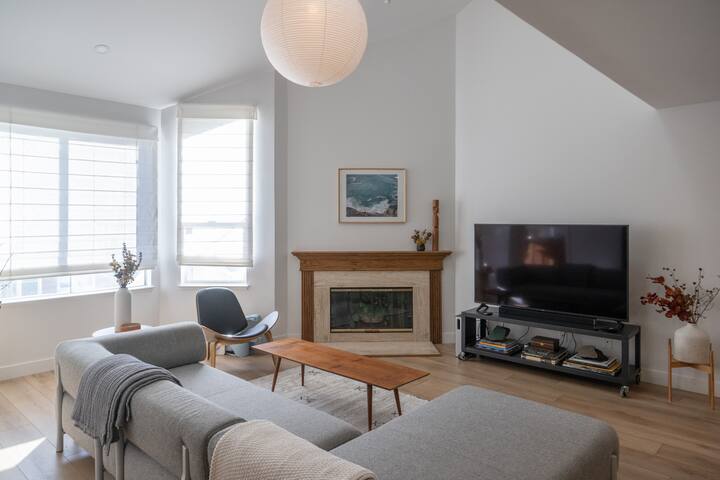 NEW! Spacious Getaway wPrivate Deck Close to Beach gallery image 4