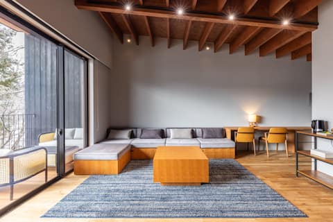 Hotarutei Villa B [Villa with hot spring baths fed by the source spring]