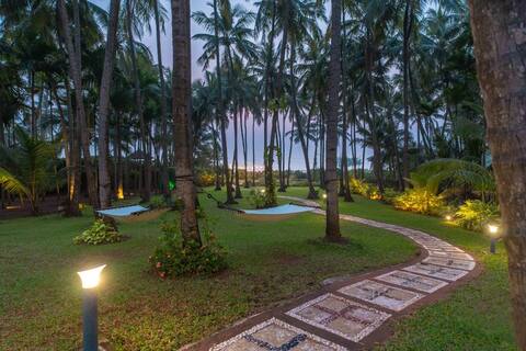 Beach facing 6 BHK Luxury Villa in Alibaug