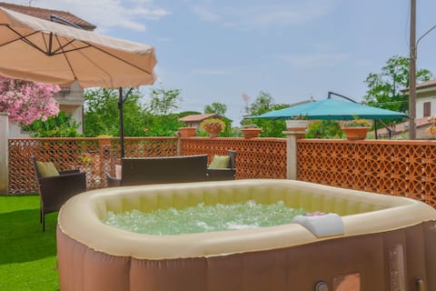 Maison Tuscany - Heated Jacuzzi Experience