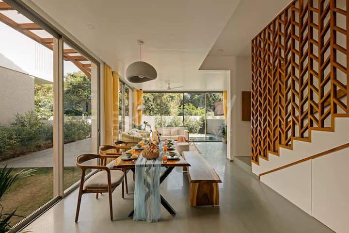 Dining area image 3