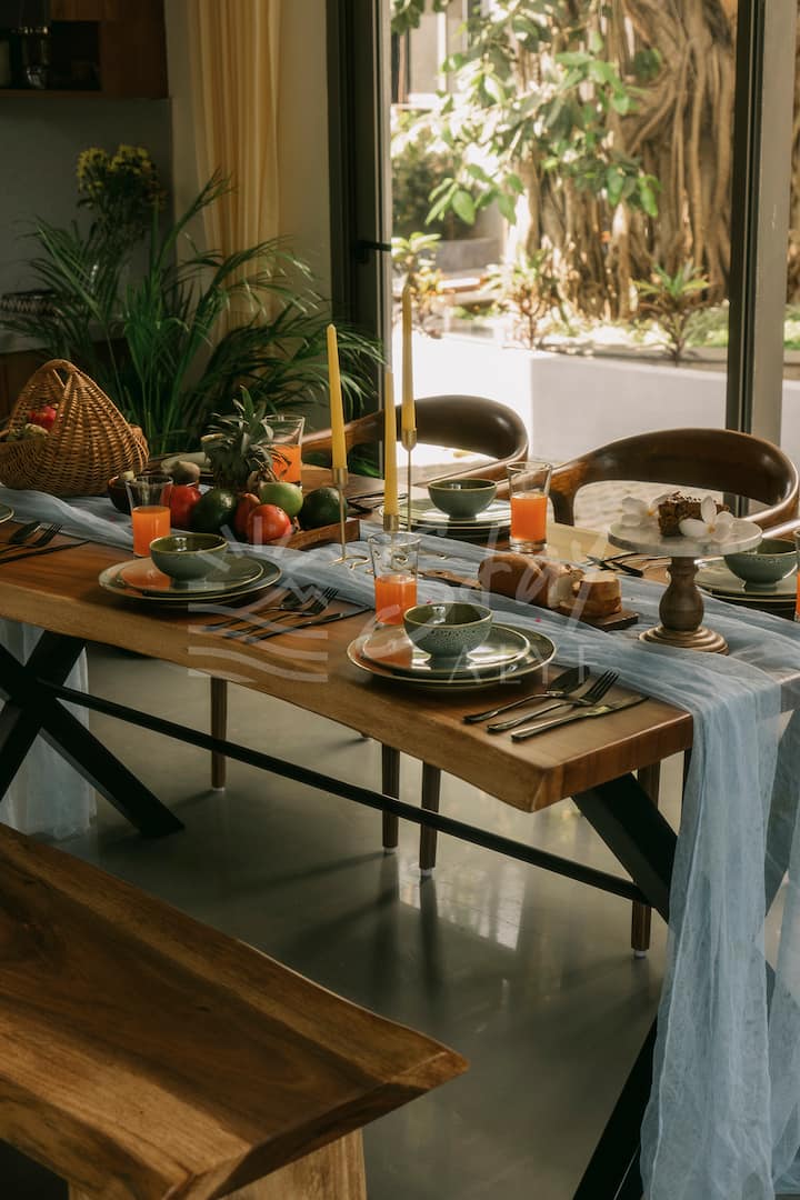 Dining area image 2